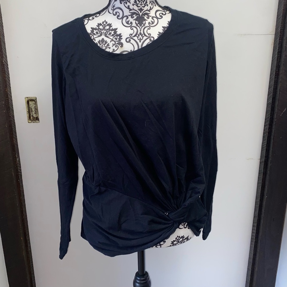 Fabletics Size Large Black Long Sleeve Shirt with a Twist on the Left Hip